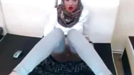 বাস্তবতা, বাড়ীতে সে ...